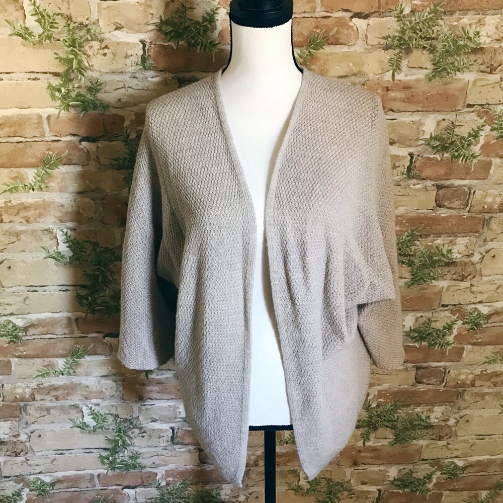 🛍✨5 for $25 - Brandy Melville knit cover up